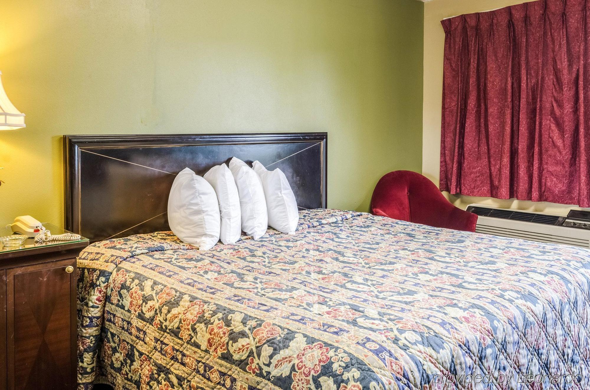 Rodeway Inn Indianola Экстерьер фото