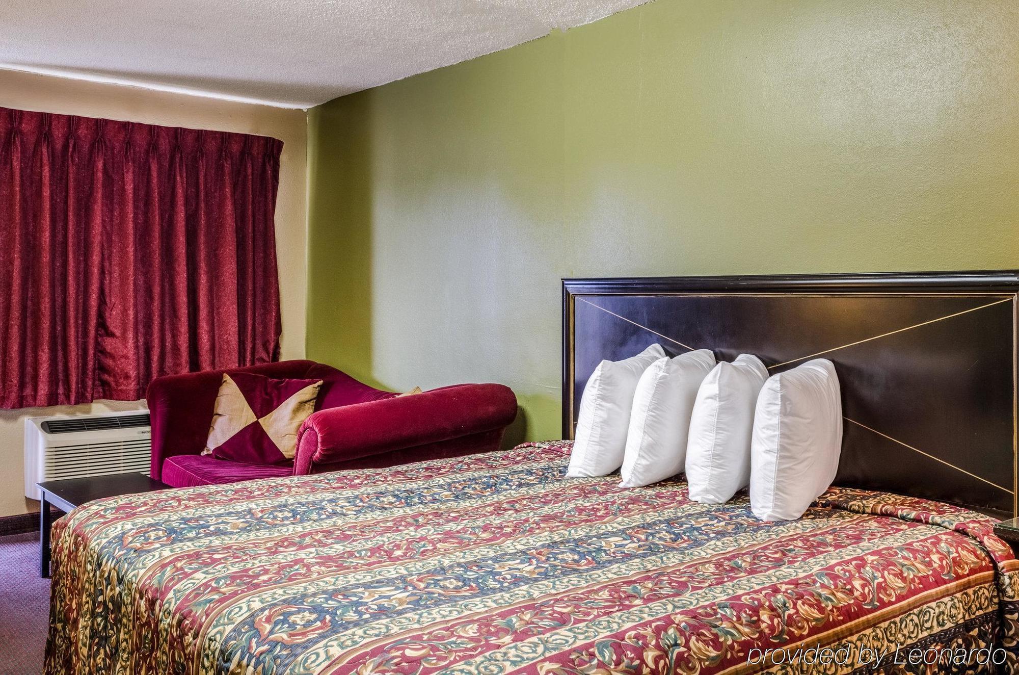 Rodeway Inn Indianola Экстерьер фото