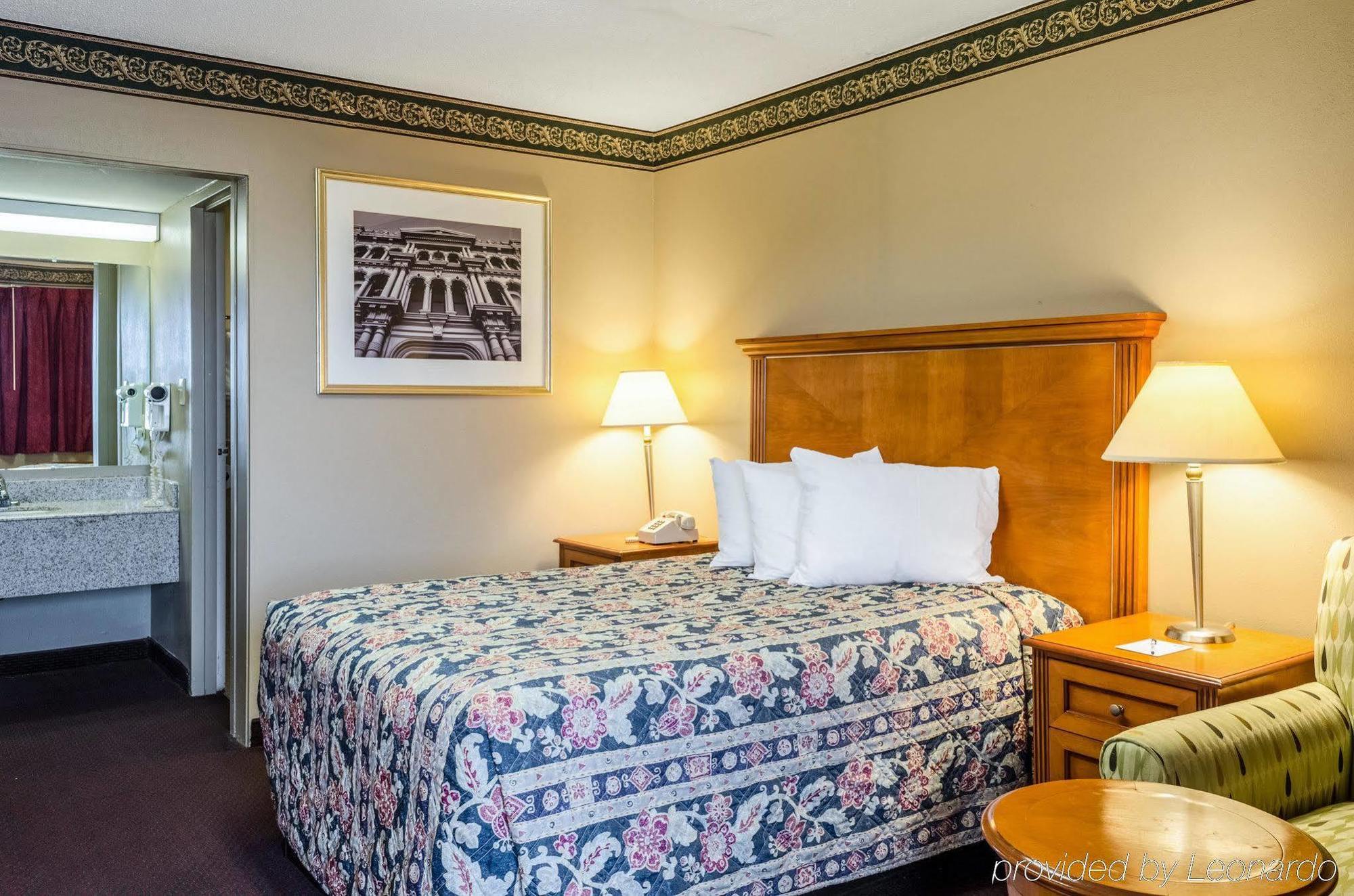 Rodeway Inn Indianola Экстерьер фото
