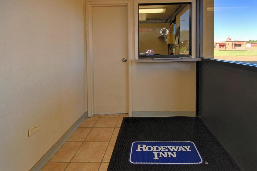 Rodeway Inn Indianola Экстерьер фото