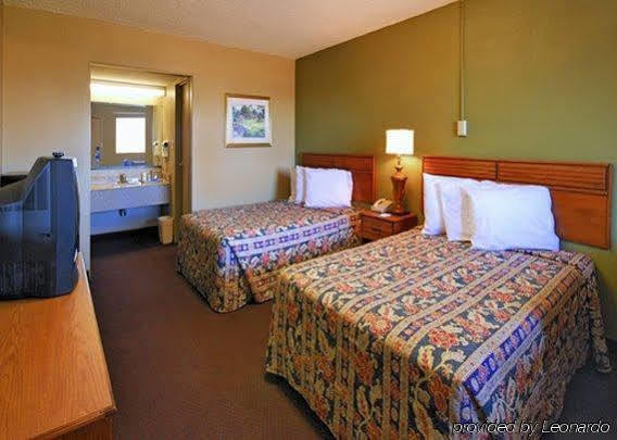 Rodeway Inn Indianola Экстерьер фото